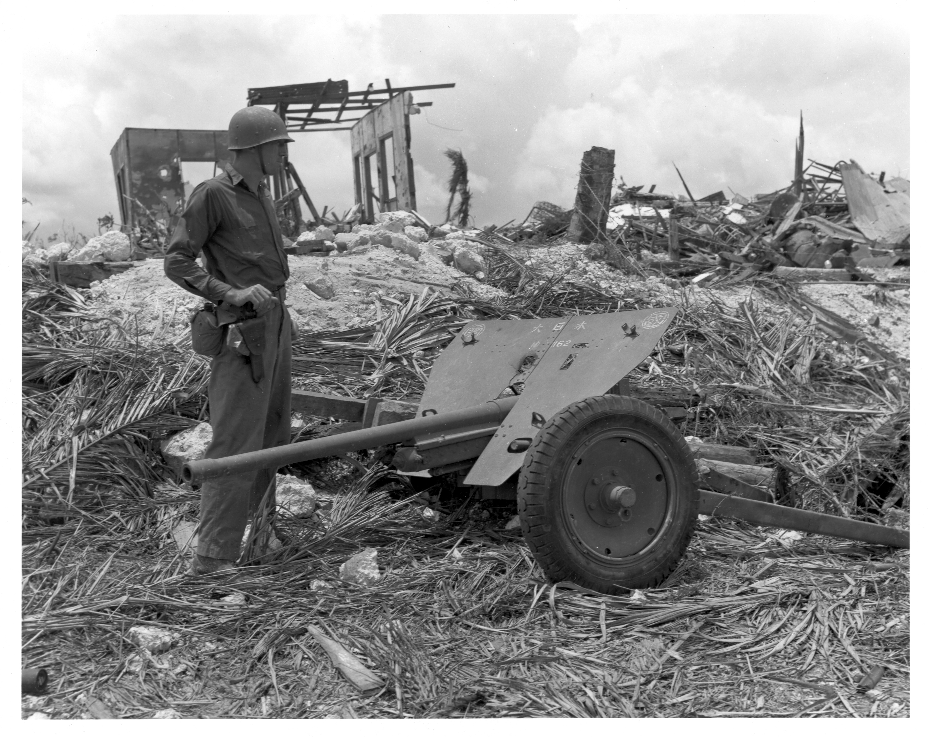★１９４０年代＊アメリカ軍＊陸軍＊第４６野戦砲兵大隊ＤＩ/クレストバッジ（実物） Photo (U.S. National Park Service)