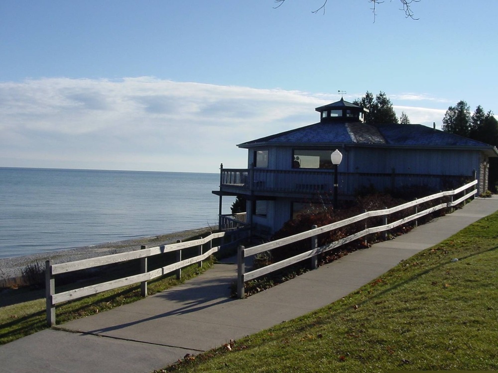 The Algoma Visitor Center in Kewaunee County is located south of town alongside Lake Michigan, the largest glacial feature along the Ice Age Trail.