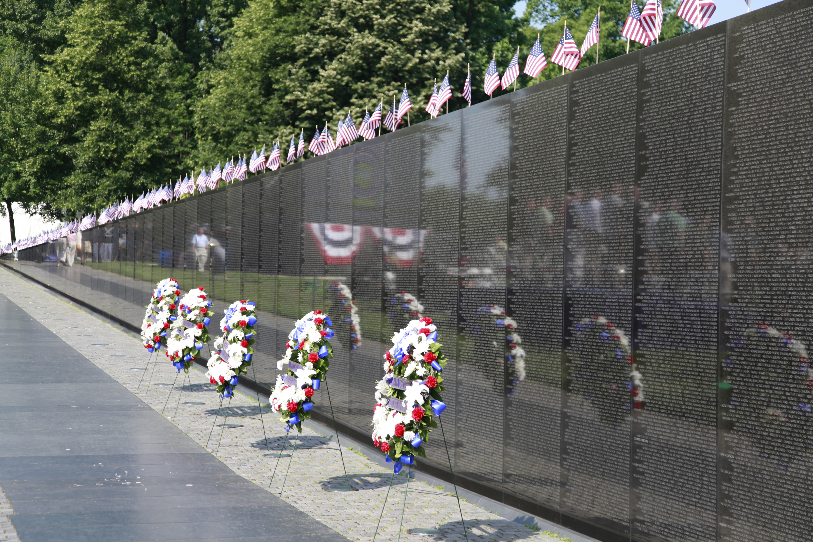 Photo Gallery - Vietnam Veterans Memorial (U.S. National Park Service)