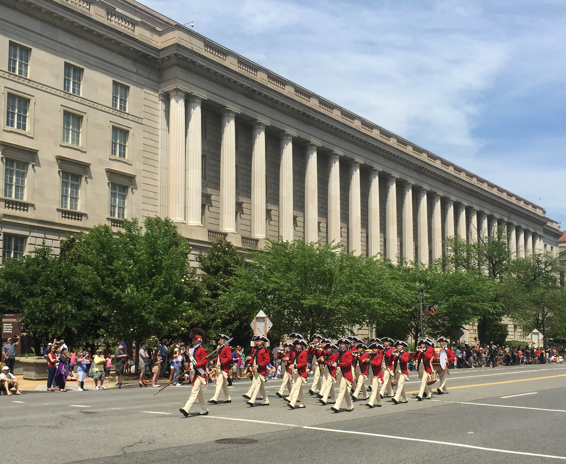 Military band wearing uniforms resembling Continental Army band