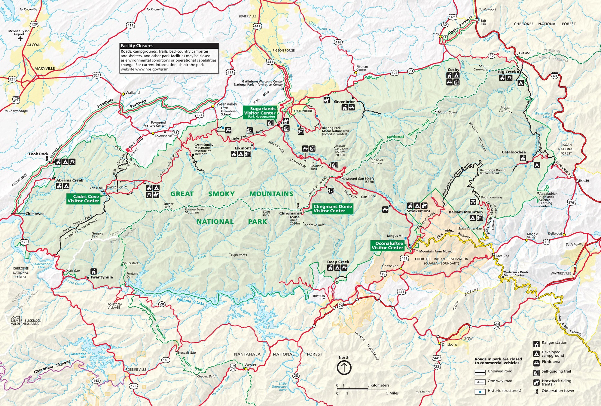 Map of Great Smoky Mountains National Park in North Carolina and Tennessee. Park terrain is shown in green; surrounding areas in white, beige, or orange; cities and towns in yellow; and roads in red or black.