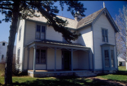 Image of a small 19th-century house.