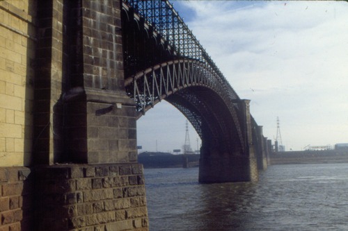 Image of an railroad bridge crossing the Mississippi River.