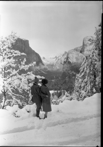 Snow scene of Yosemite Valley from near Tunnel View.