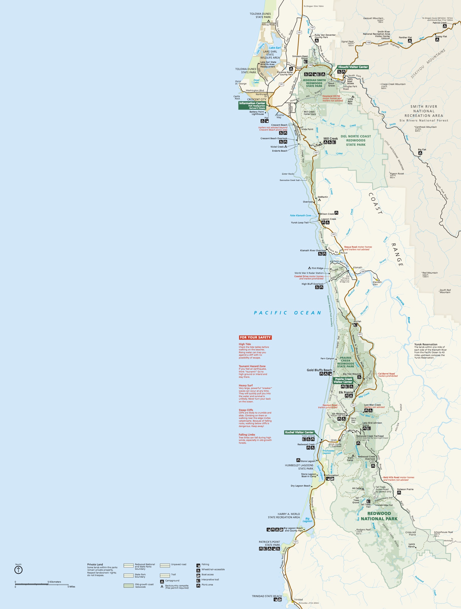 Map of Redwood National and State Parks in California. Park grounds are noted in varied shades of green, which stretch long and thin along the coast of the blue Pacific Ocean, and surrounding lands are indicated in white and pale yellow.
