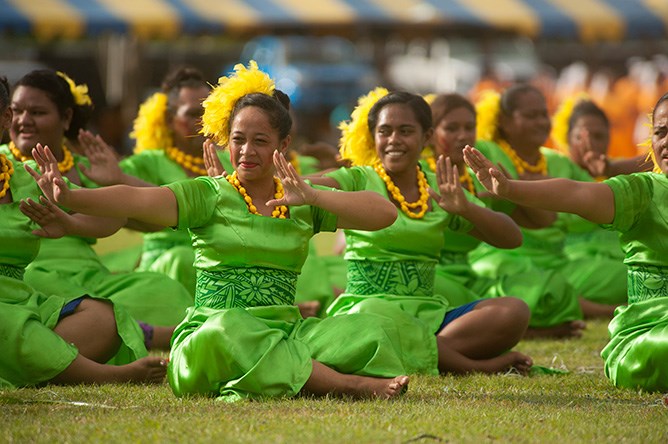Young Samoan ladies perform