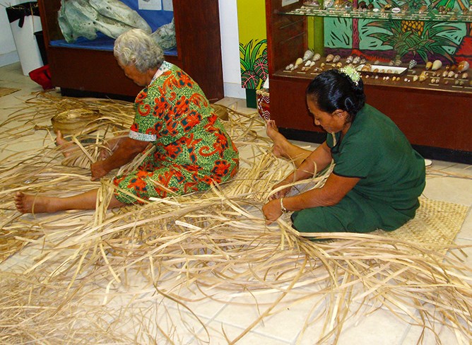 Weavers of fine mats Weavers of fine mats