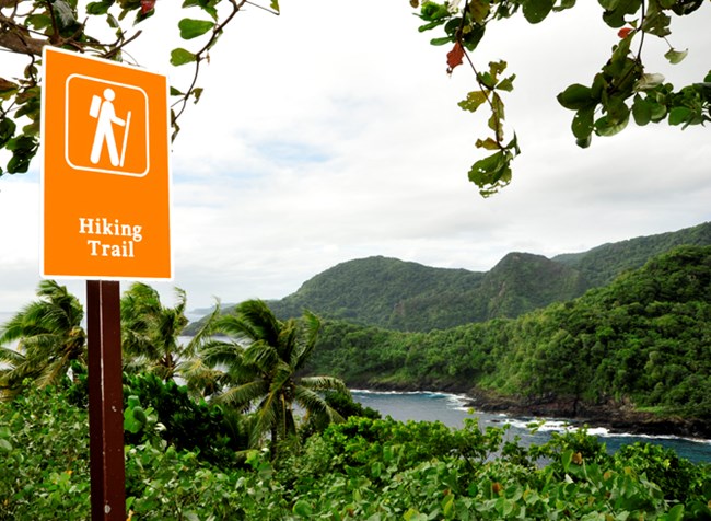 Hiking trail sign over at Lower Sauma ridge
