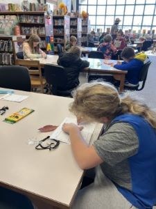 Students sketching leaves during a Reading with a Ranger program.
