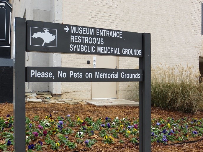 No Pets On Memorial Grounds Sign