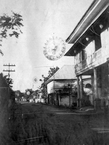 Black and white photo of a parol lantern in the Philippines, 1904.