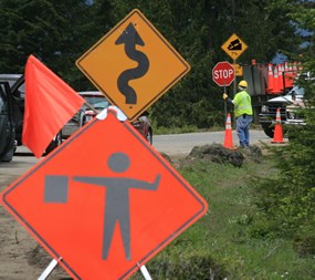 construction signs along roadside