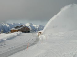 Snow blower works on road to Hurricane Ridge. Snow blower works on road to Hurricane Ridge.