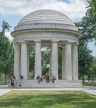 District of Columbia War Memorial honoring DC Residents who fought in WWI. District of Columbia War Memorial honoring DC Residents who fought in WWI. Memorial is in the shape of a small marble Greek temple with domed roof, pillars around the edges, and no walls.