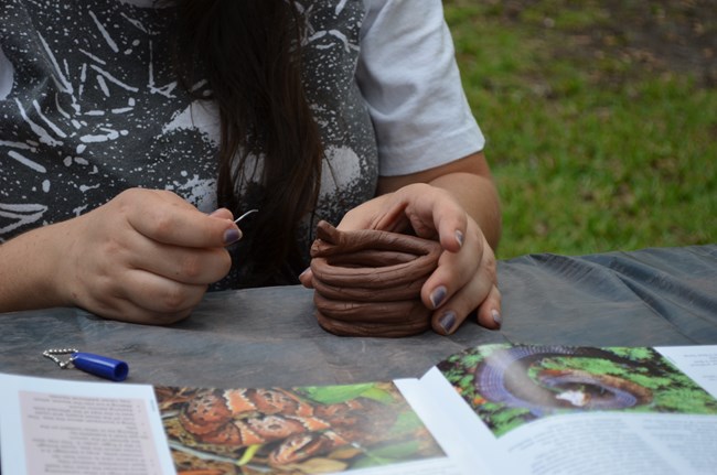 Paddle stamping pottery