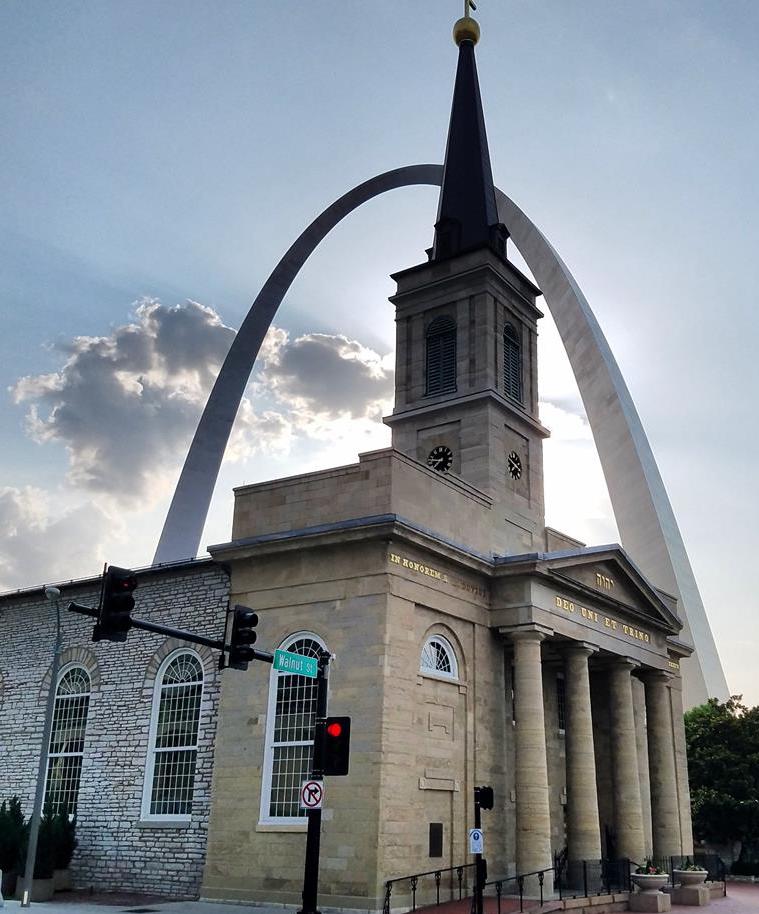The Old Cathedral and Gateway Arch in Jefferson National Expansion Memorial. NPS photo.