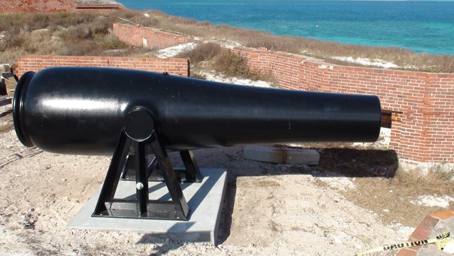 Mounted 25-ton Rodman gun Mounted 25-ton Rodman gun