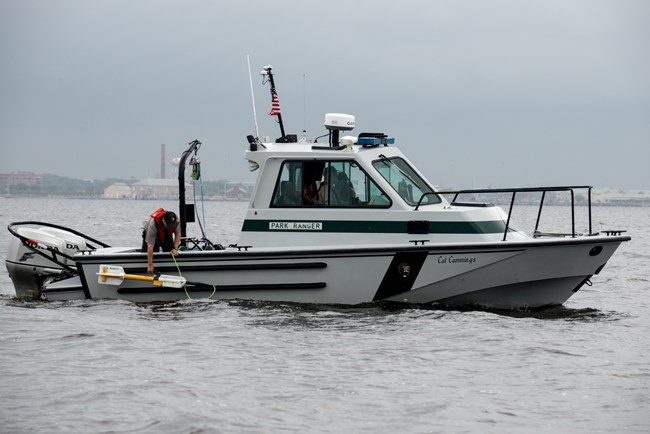 Side Scan Survey on the Cal Cummings Side Scan Survey on the Cal Cummings