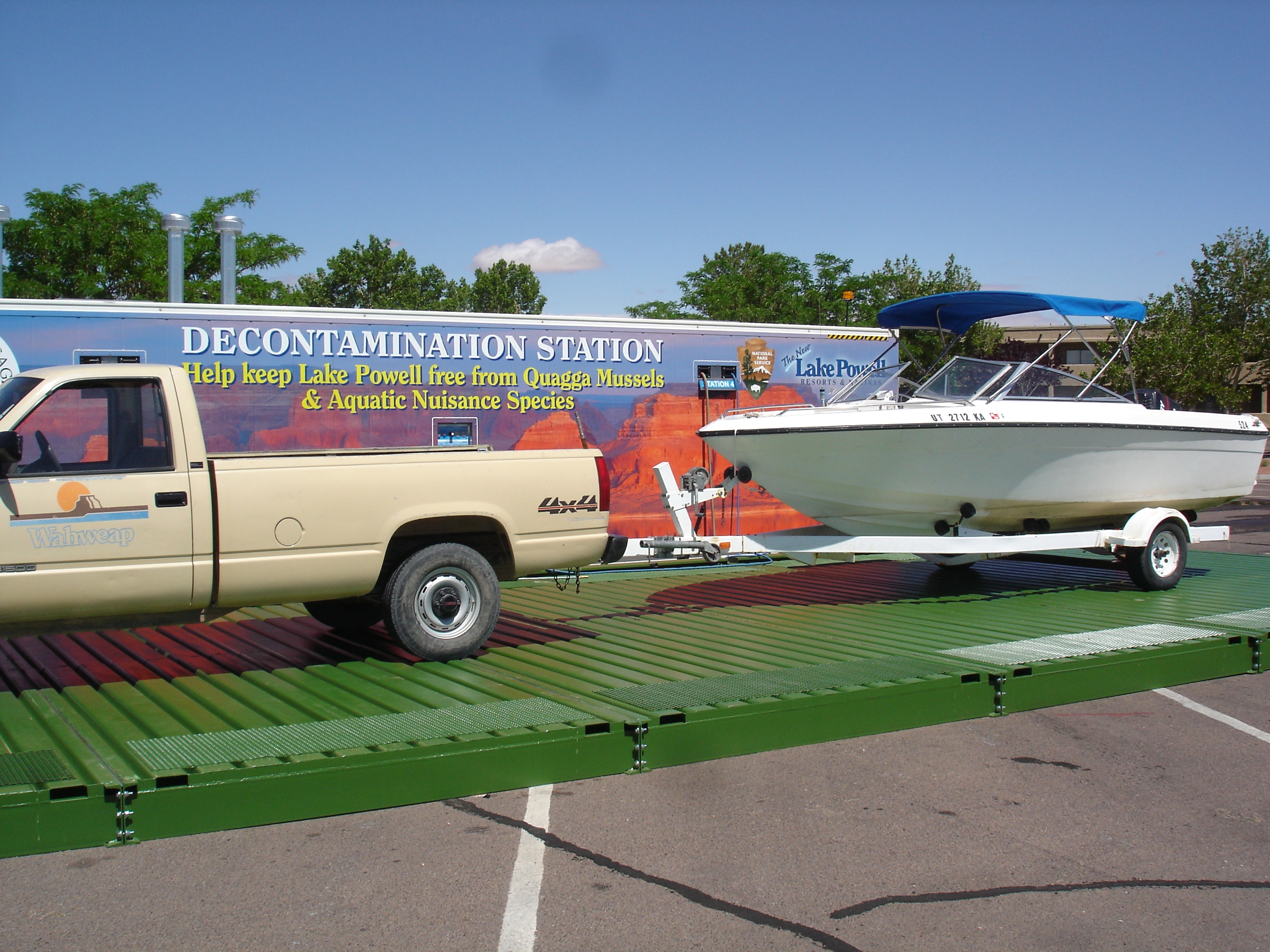 DECON_GLCA truck and trailer on green platform