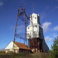 Photo of multi-story mineshaft building