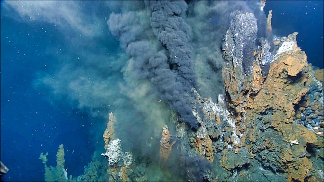Hydrothermal fluid vent on the ocean floor