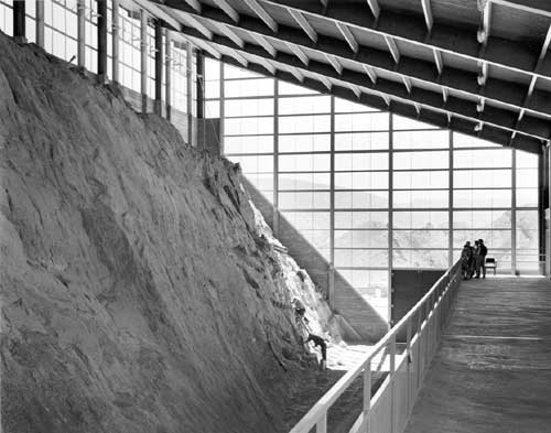 Quarry Visitor Center, quarry face and upper level visitor gallery