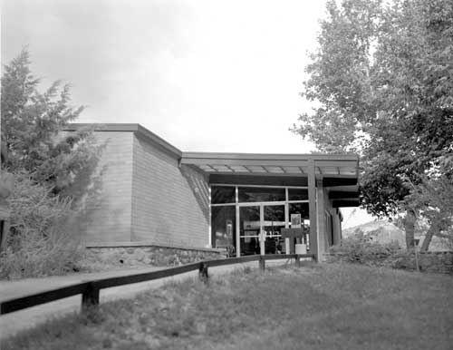 Montezuma Castle Visitor Center, rear entrance and path to ruins