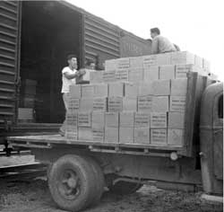 Evacuees unloading boxcar at Rohwer