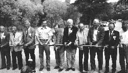 Resisters and dignataries cutting ribbon at
the Gordon Hirabayashi Recreation Site dedication