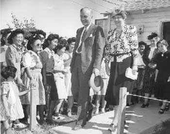 Eleanor Roosevelt and Dillon Myer, Gila River Relocation Center