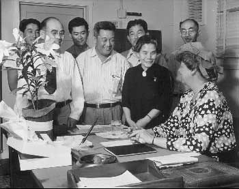 Representatives of Councils greet Mrs. Roosevelt, Gila River Relocation Center