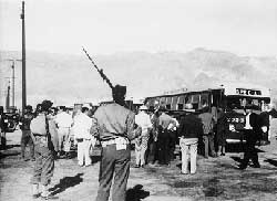 evacuees arriving, Manzanar