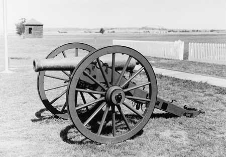 twelve-pounder Napoleon cannon