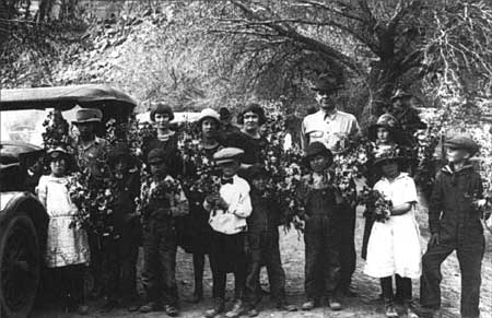 Children of Fruita welcoming Utah Governor George H. Dern