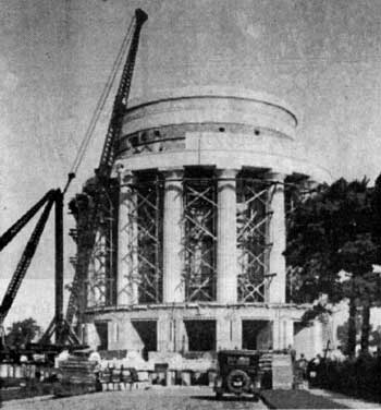 construction crane gently positioning entablature blosk