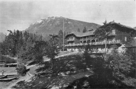 Lake McDonald Hotel