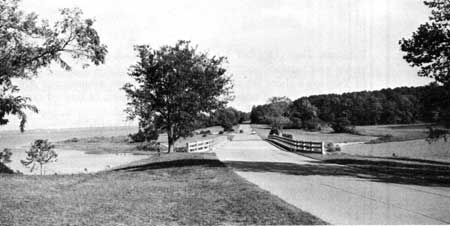 Colonial Parkway