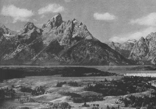 Whiskey Peaks: Glasses With A Topographic Impression Of The Grand Tetons