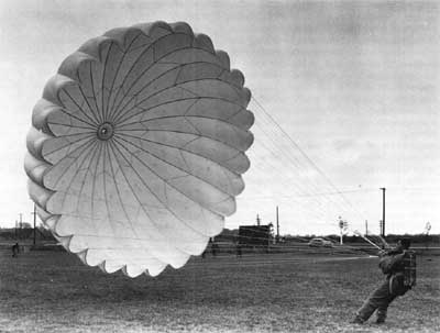 Marine learning to control parachute