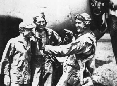 LtCol Bauer and ground crewmen