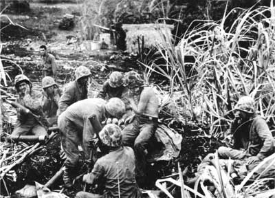 81mm mortar crew