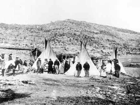 Kaibab Paiute Indians at Moccasin
