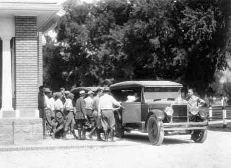 Tourists boarding buses at Cedar City