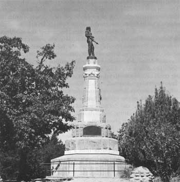 statue