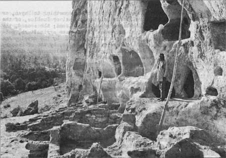 Bandelier cliff dwellings