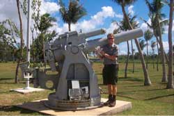Flat Stanley at 20cm coastal defense gun