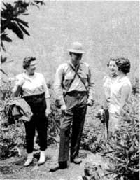 Ranger with hikers in Great Smoky Mts NP