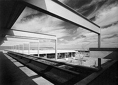 black and white: exposed beams and bench create hard straight lines