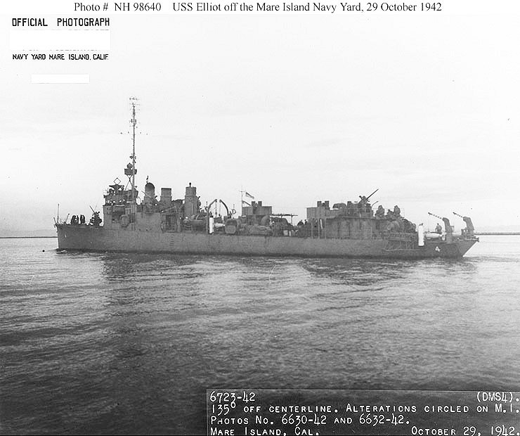 USS Elliot (DMS4) 1942 11090404 USS Elliot out at sea
