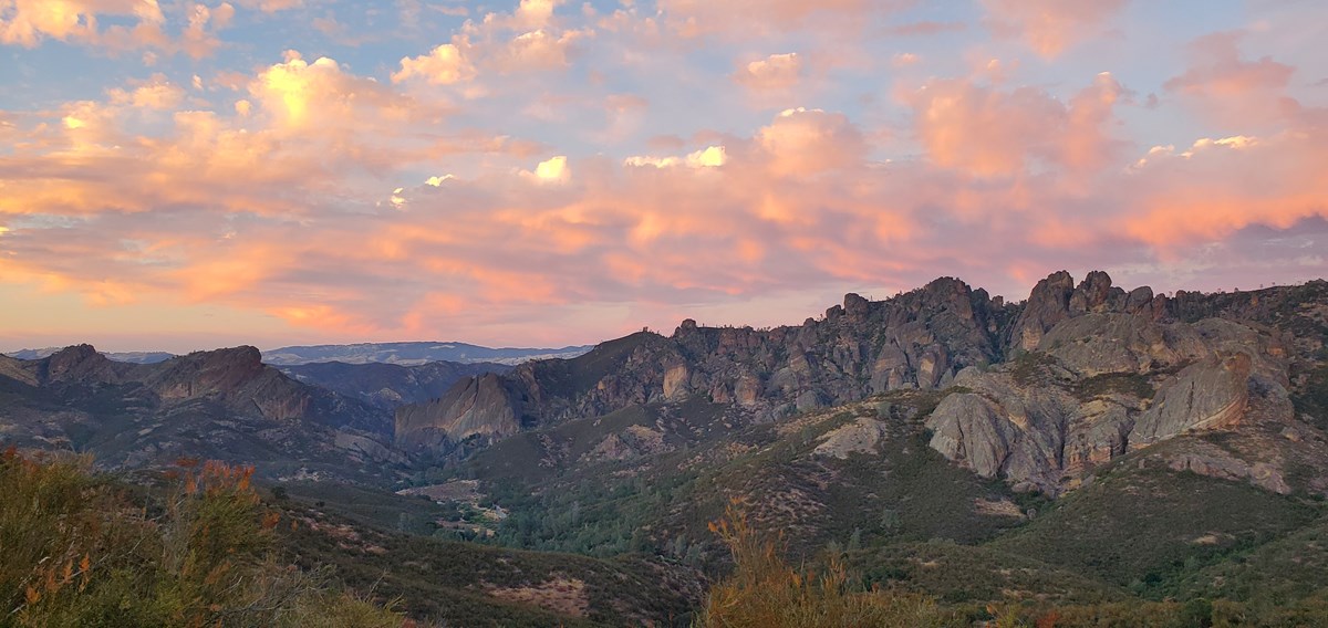 A sunset over the Pinnacles rocks, photographed by Chris Symons
